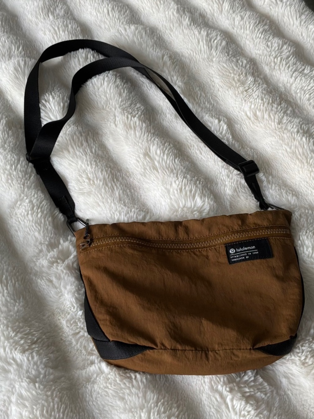 Lululemon Clean Lines Belt Crossbody Bag Fanny Pack 2L - Burnt Caramel/Black